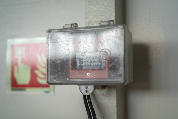 工厂场所的火灾报警启动装置。图片下载