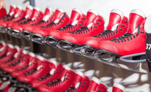 花样滑冰出租在租赁点。图片下载