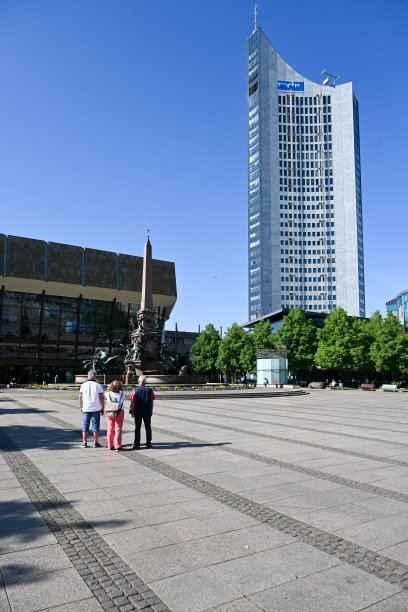 莱比锡的城市豪斯豪斯，俗称“Weisheitszahn”、“Uni-Riese”或“zipfelm<e:1>策”，位于莱比锡的奥古斯都广场。图片下载