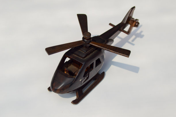 木制直升机玩具图片下载