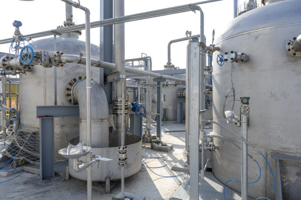 化工厂在建的化工设备图片下载