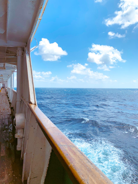 海上的船图片下载