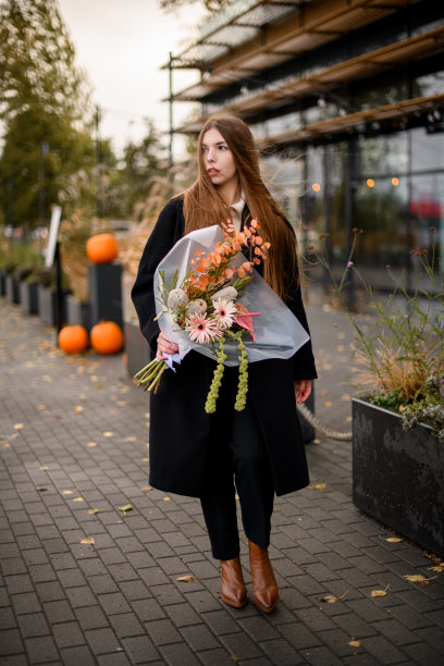 巨大的原花花束:班克兰，非洲菊，桉树和红掌图片下载
