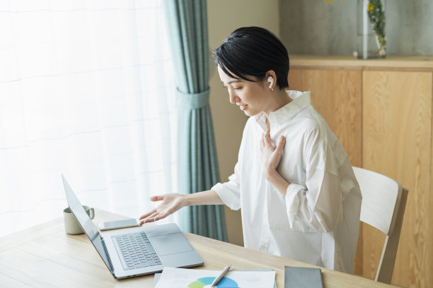 女性远程办公图片下载