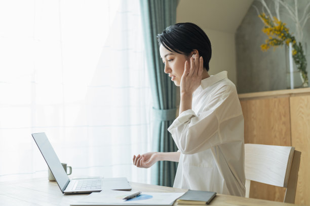 女性远程办公图片下载