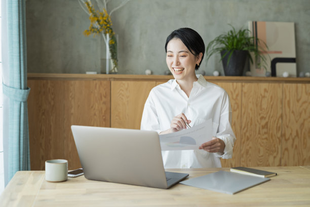 女性远程办公图片下载