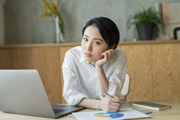 女性远程办公图片下载