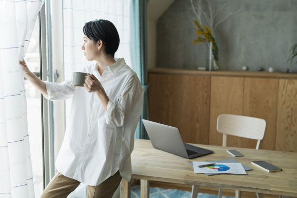 女性远程办公图片下载