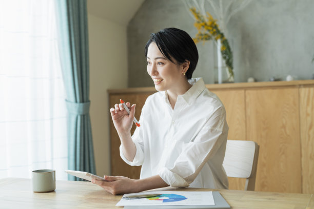 女性远程办公图片下载