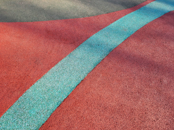 彩色背景的户外运动场橡胶涂层。从上面看。图片下载