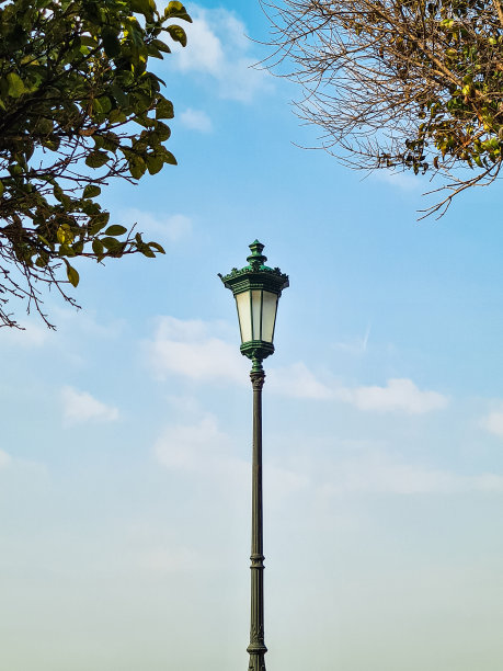 希腊塞萨洛尼基的灯柱图片下载