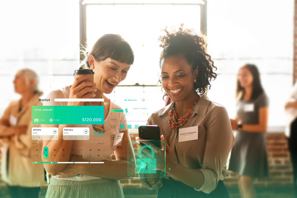 快乐的朋友使用智能手机社交媒体的概念图片下载