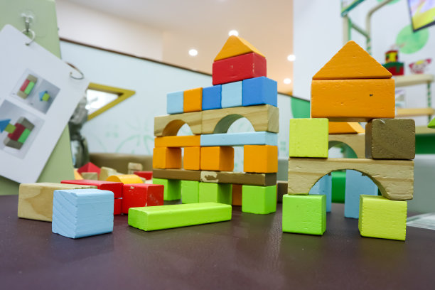 多色建筑木块，儿童几何玩具图片下载