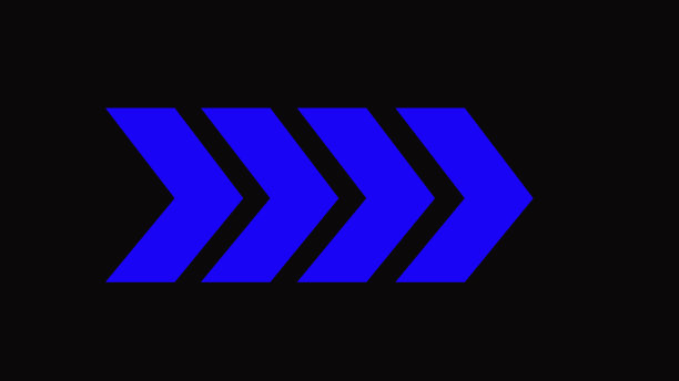 蓝色或设计图像。方向正确的箭头符号。警告条纹箭头。安全类型。孤立的黑色背景。图片下载