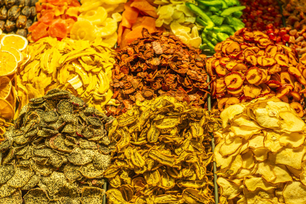 伊斯坦布尔埃及集市上五颜六色的干果堆图片下载