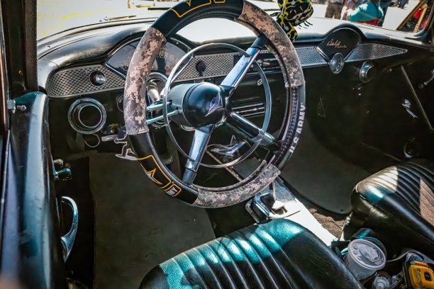 1955年雪佛兰贝尔艾尔二门轿车图片下载