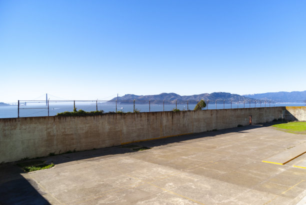 旧金山湾标志性的恶魔岛图片下载