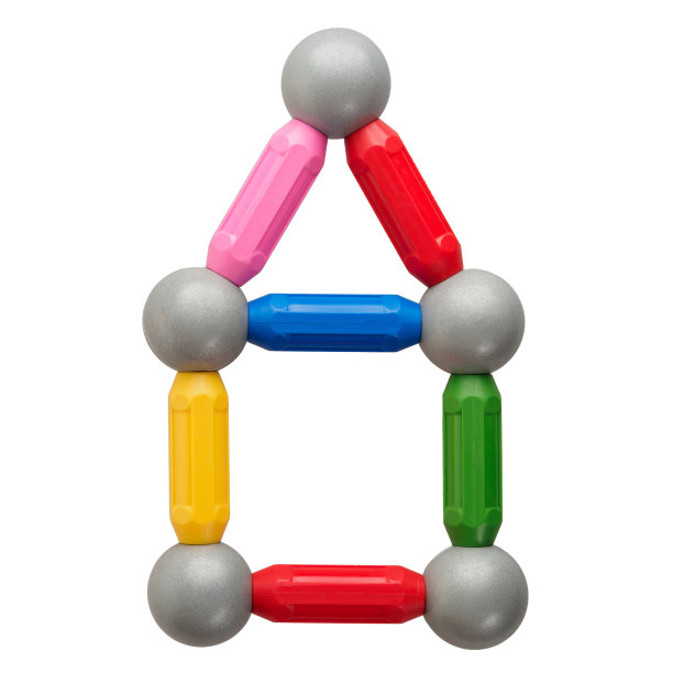 磁性构造器用于儿童运动技能的发展，构造器的细节隔离在白色上图片下载