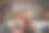 夫妻俩坐在一起，抱着婴儿的超声波照片图片下载