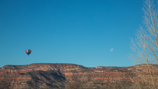 卡纳布，犹他州，热气球，热气球节，风景，景观，色彩缤纷，气球，天空，节日，充满活力，惊险，全景，景色，沙漠，红岩，地层，日出，日落，冒险，漂浮，宁静，雄伟，航拍，照片图片下载