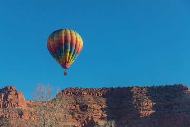 卡纳布，犹他州，热气球，热气球节，风景，景观，色彩缤纷，气球，天空，节日，充满活力，惊险，全景，景色，沙漠，红岩，地层，日出，日落，冒险，漂浮，宁静，雄伟，航拍，照片图片下载