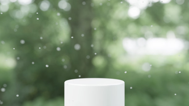 3 d演示。白色的底色和树叶背景上的水滴。雨季的图像，雨。(水平)图片下载