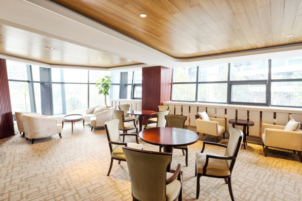 现代化健身房里的咖啡吧图片下载