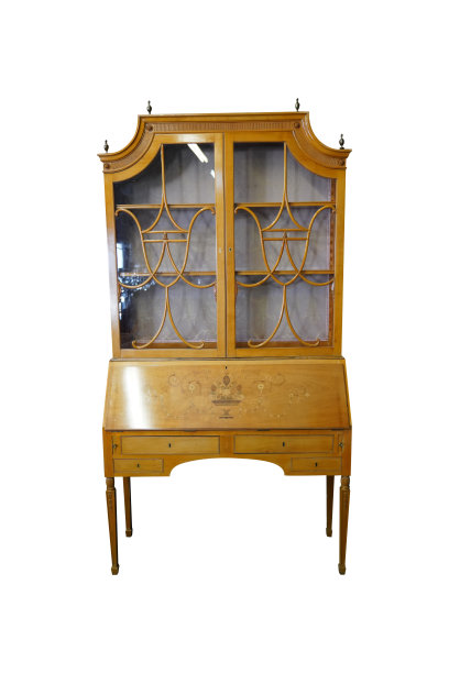 白色背景的法国古董橱柜和橱柜图片下载