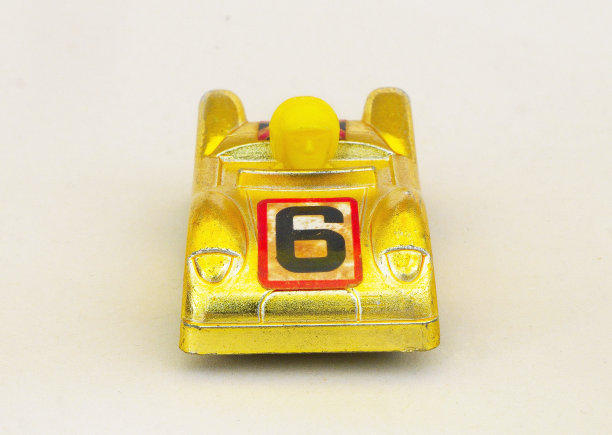 旧塑料赛车玩具图片下载