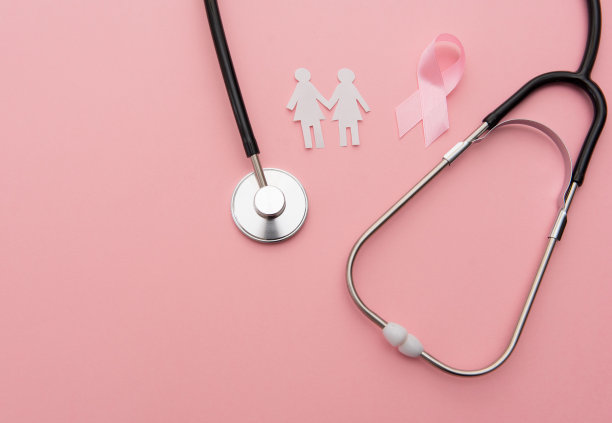 纸女人的轮廓与粉红色丝带和听诊器粉红色乳腺癌粉红色的背景图片下载