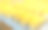 金黄色的榴莲放在塑料托盘上，整个榴莲为背景。图片下载