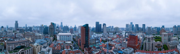 上海日出时严重污染的城市天际线和建筑物鸟瞰图。图片下载