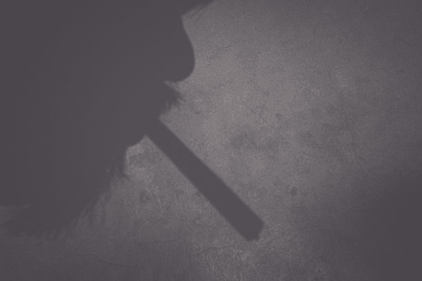 一个老人脸上冒烟的影子图片下载