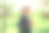 小孩子在果园里吃苹果。初学走路的小男孩在秋收的果园里吃着一个大红苹果。小男孩正捂着眼睛，苹果秋日晴，影子柔和。图片下载