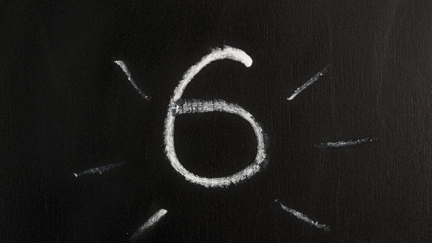 用粉笔在黑板上手绘的数字6图片下载
