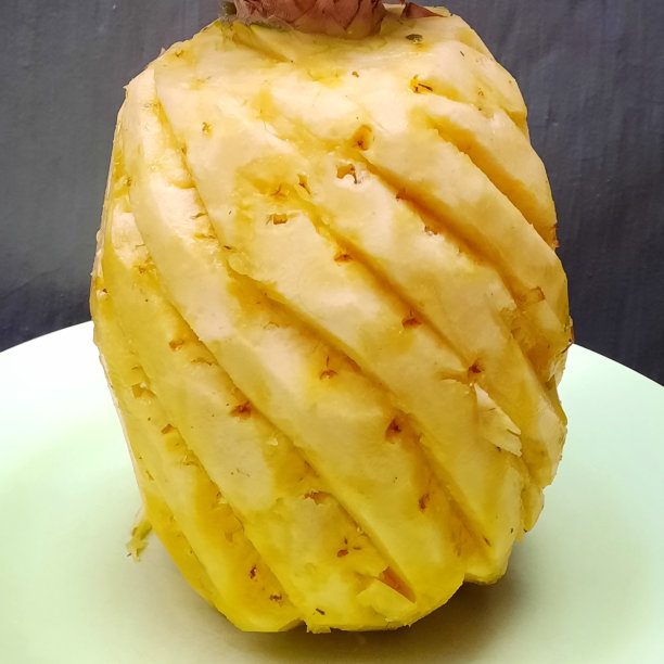 产自印度尼西亚的菠萝整果，酸甜相间，色泽金黄图片下载
