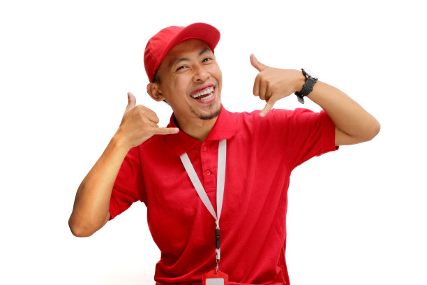 亚洲快递员做“打电话给我”的手势图片下载