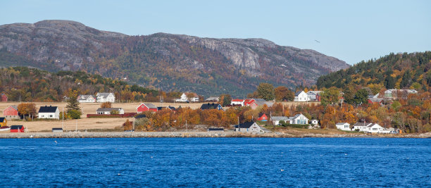 挪威的风景，在秋天的一天拍摄的全景照片图片下载