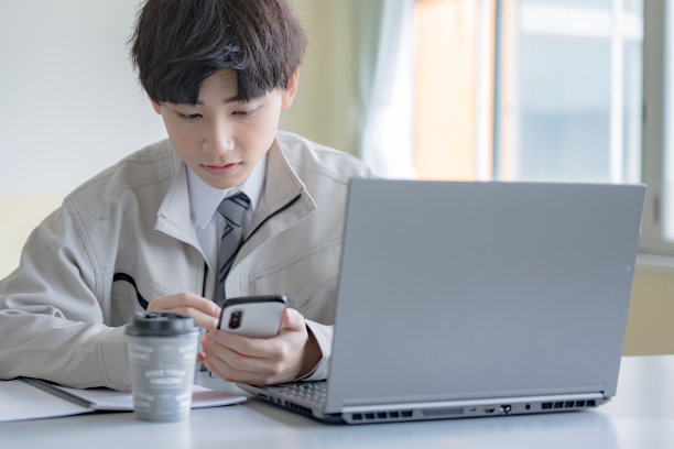 个人电脑，手机和男人图片下载