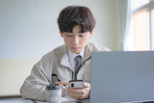 个人电脑，手机和男人图片下载