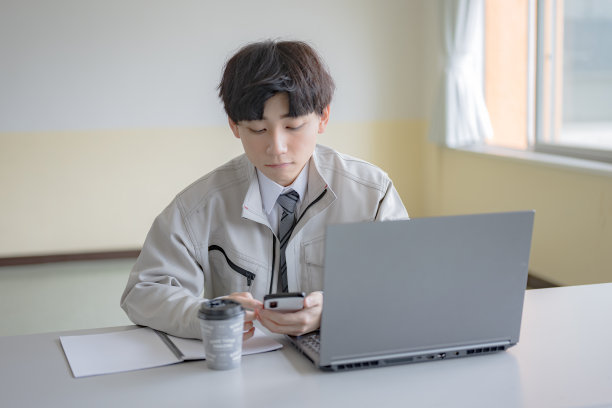 个人电脑，手机和男人图片下载