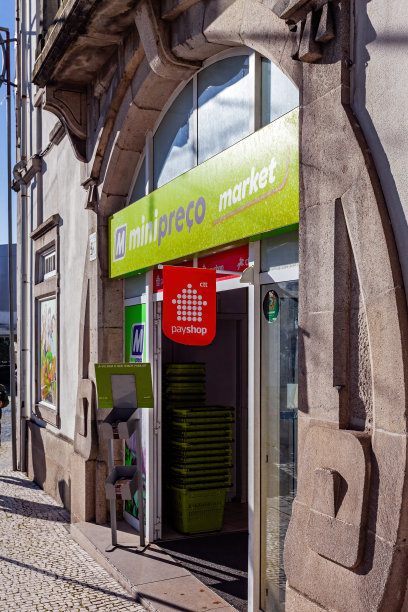 Minipreco或Minipreco折扣超市。招牌或商店招牌与品牌标志，标志，符号或图标和支付服务瓦由Ctt图片下载