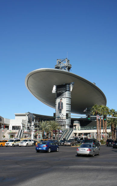 美国内华达州拉斯维加斯的时装表演和繁忙的交通图片下载