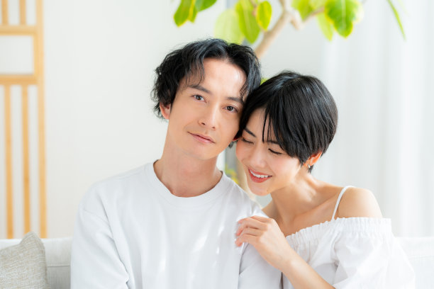 年轻夫妇的美丽形象，脸部特写图片下载