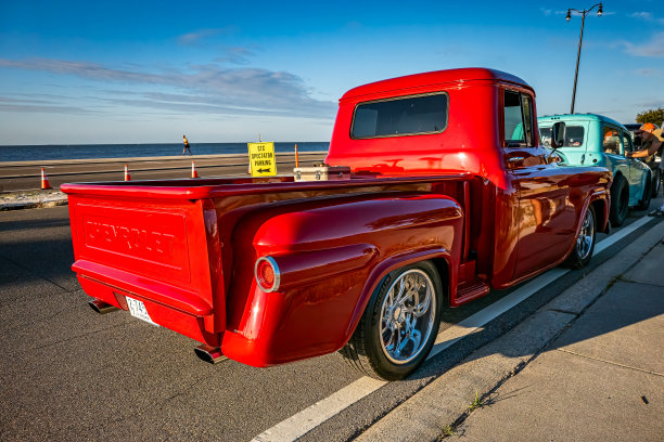 1958年雪佛兰阿帕奇3100阶梯皮卡图片下载