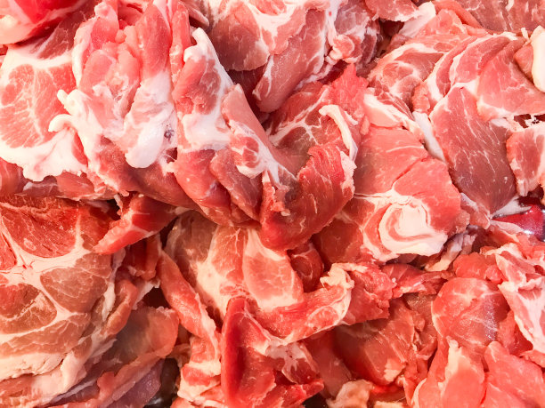 百货商店里新鲜的猪颈肉切片，随时可以吃。图片下载