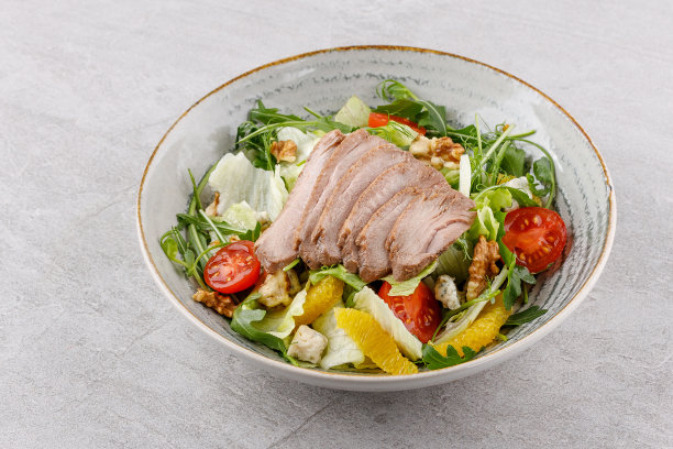 沙拉配肉，核桃和橙子工作室食物照片3图片下载