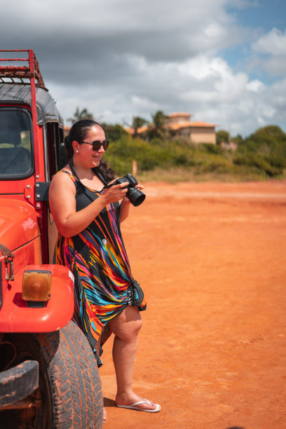 靠在婴儿车上的照片图片下载