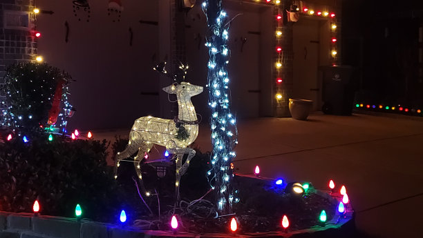 圣诞装饰霓虹灯中国灯。耶稣基督生日快乐。图片下载