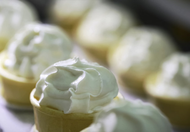 工厂用于生产不同品种的冰淇淋。图片下载